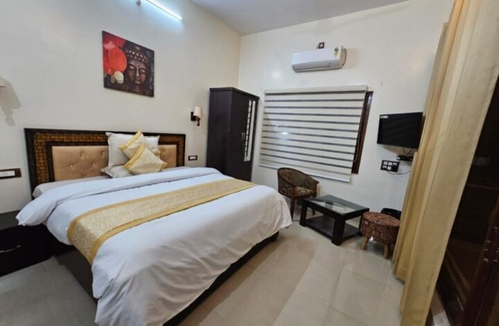 Super Deluxe Room (AC, with Balcony)